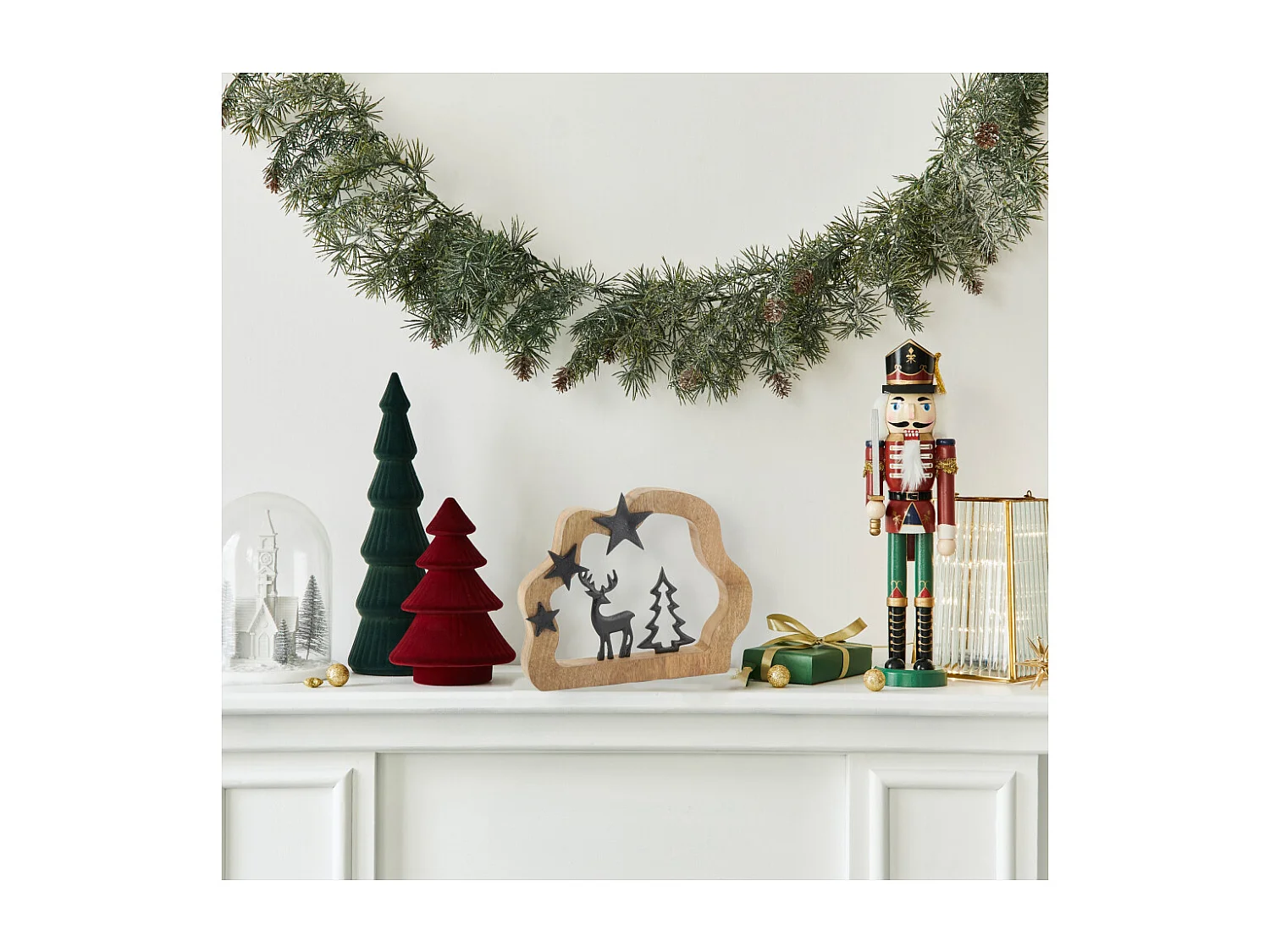 Décor sapin et cerf en manguier