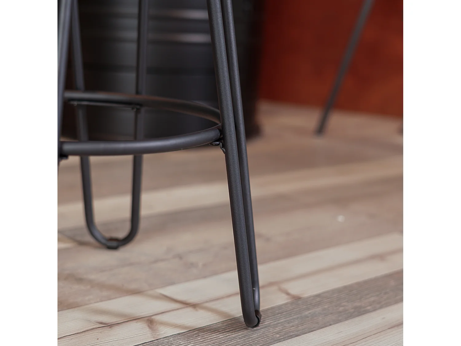 Lot de 2 Tabouret de Bar style graphique et industriel en bois Marron pied noir hauteur assise 73 cm - L 30 x P 30 x H 73cm