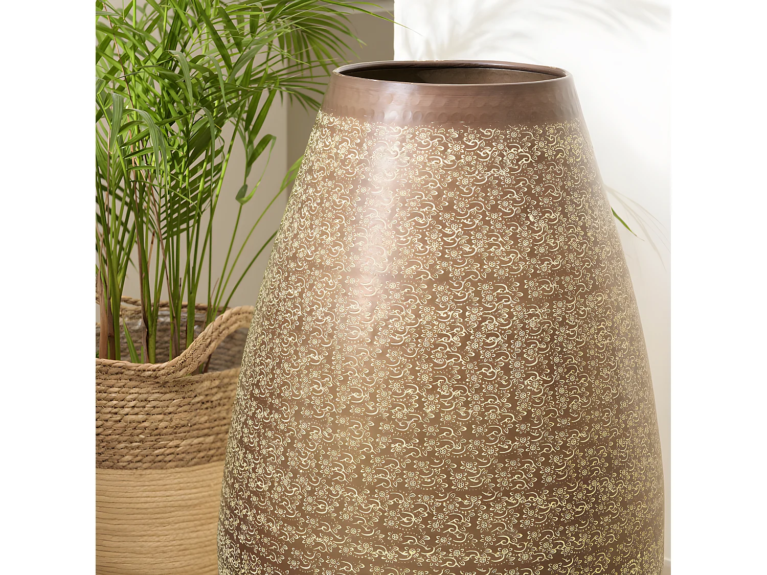 HONORE - Vase alu L40cm H70cm vert vieilli motifs arabesques fleuris