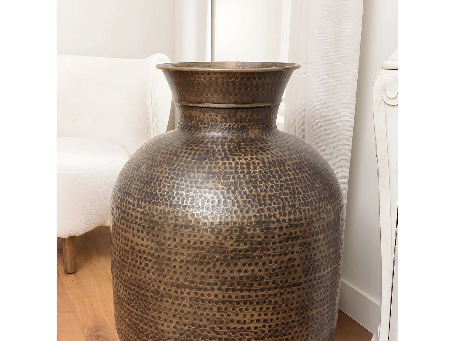 HONORE - Vase alu L53cm H75cm couleur laiton noir antique effet martelé