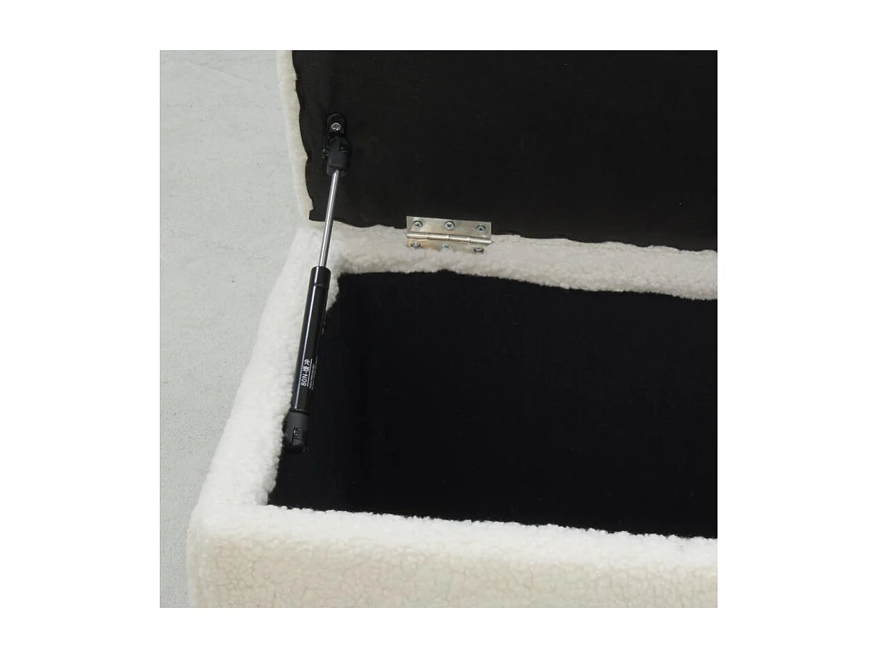 Coffre en bois et bouclettes blanc