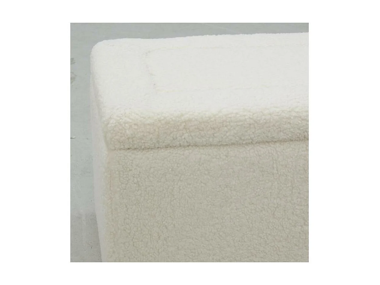 Coffre en bois et bouclettes blanc