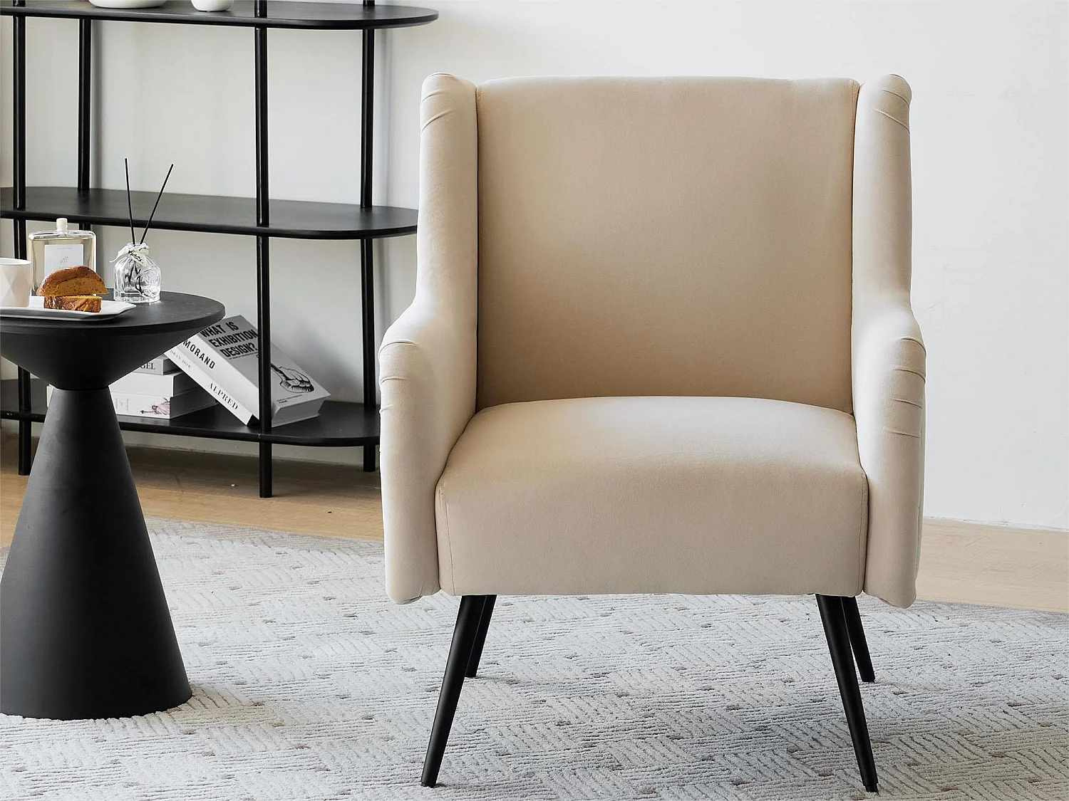 Fauteuil met armleuning en fluwelen rugleuning - beige