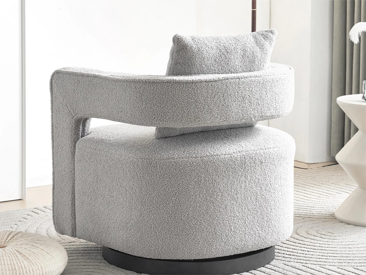Fauteuil pivotante à 360° en tissu bouclette gris avec coussin