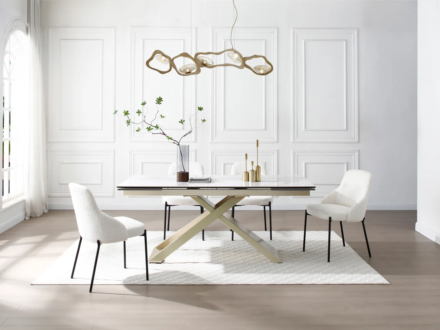 Verlengbare eettafel 6 tot 10 plaatsen van keramiek, gehard glas en metaal - Wit marmereffect en goudkleurig - XERENA van Maison Céphy