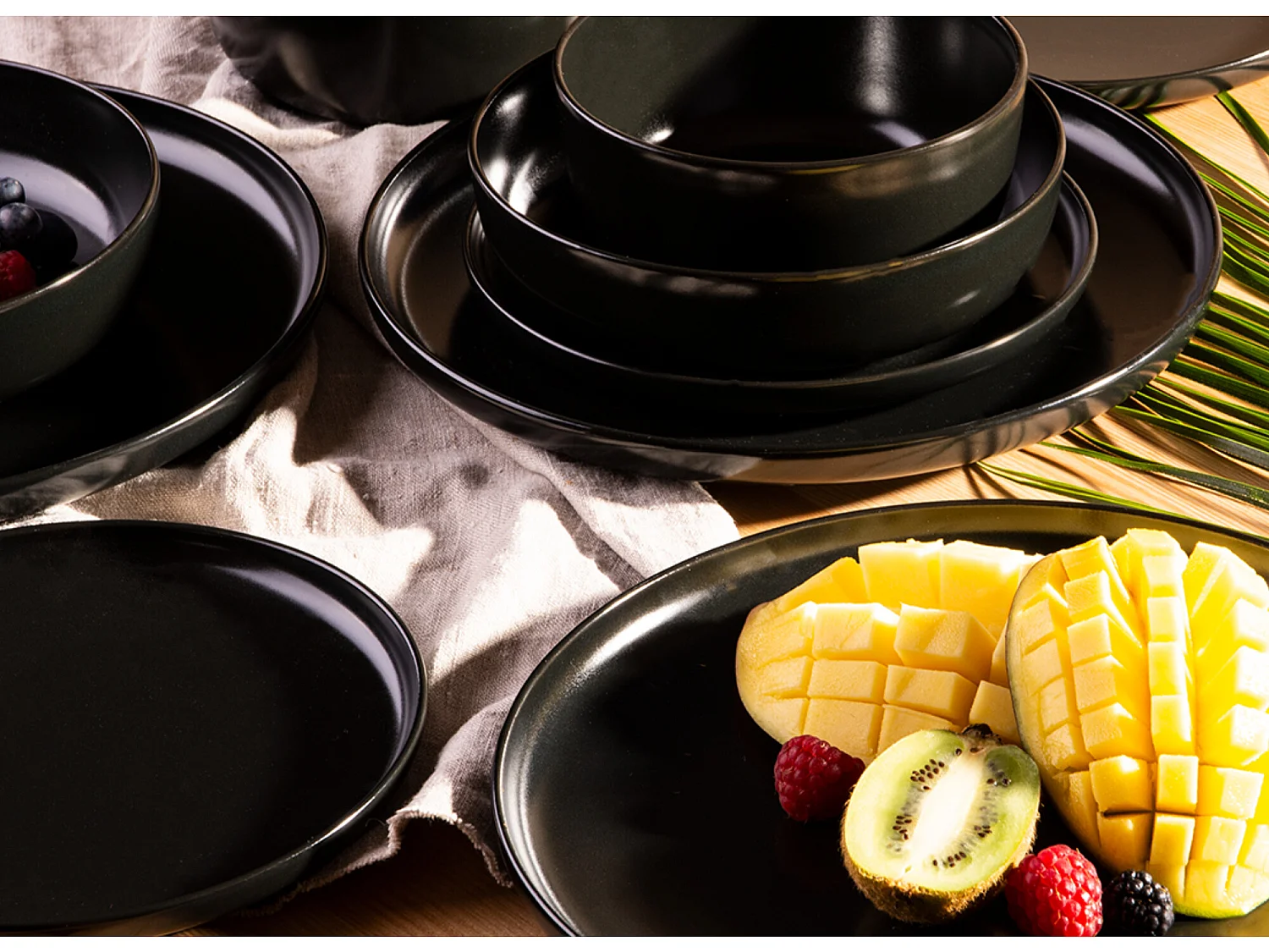 Tafelservice und Schüssel 18-tlg - Schwarz - VICTO