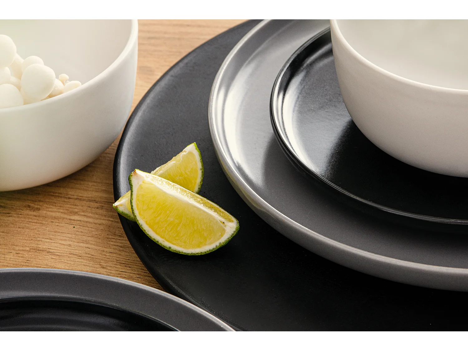 Tafelservice und Schüssel 18-tlg - Weiß, Schwarz, Grau - VICTO