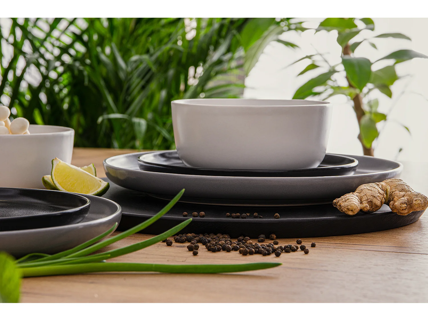 Tafelservice und Schüssel 18-tlg - Weiß, Schwarz, Grau - VICTO