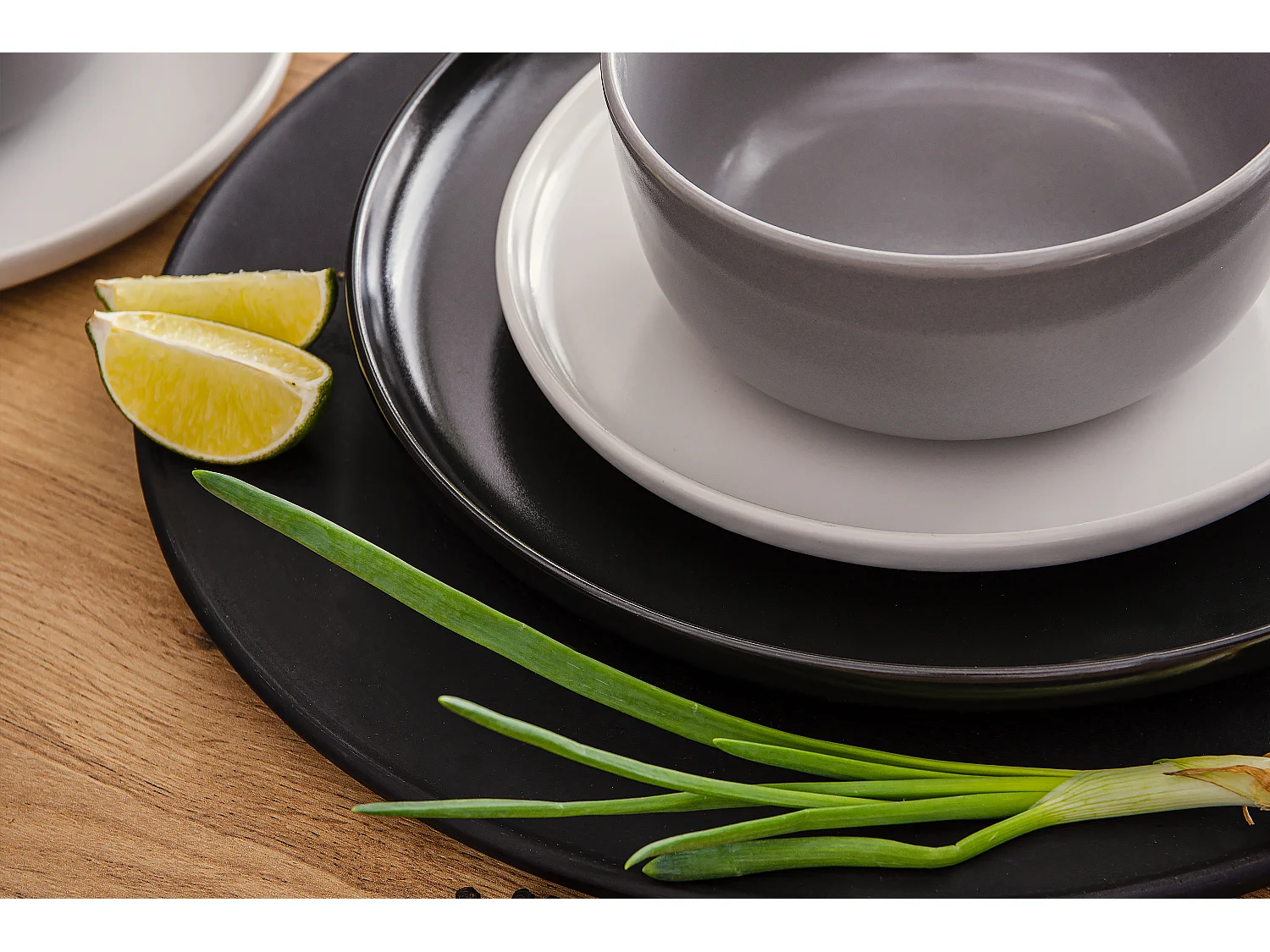 Tafelservice und Schüssel 18-tlg - Weiß, Schwarz, Grau - VICTO