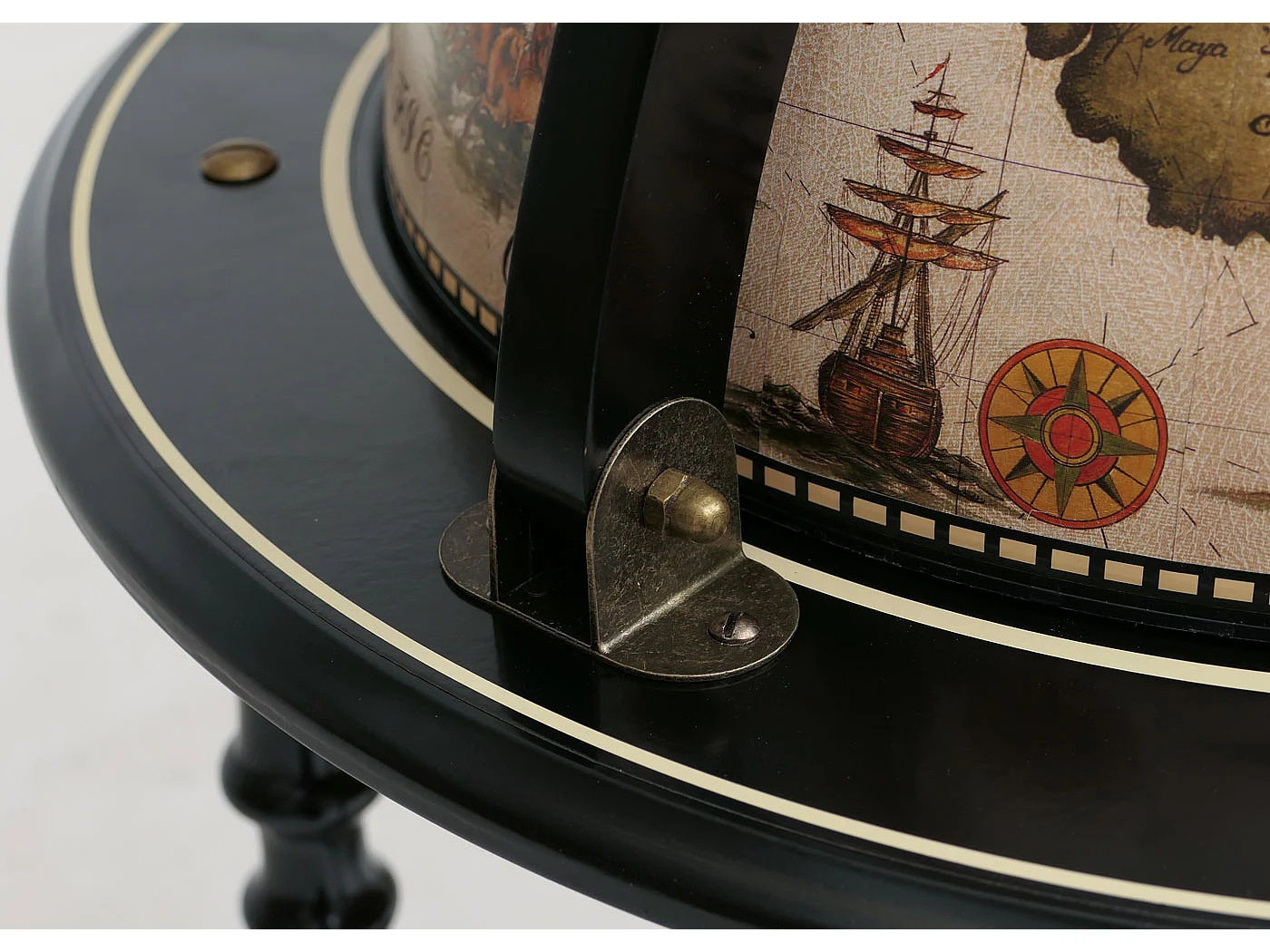 Bar de salon Globe MCW-A78 roulant