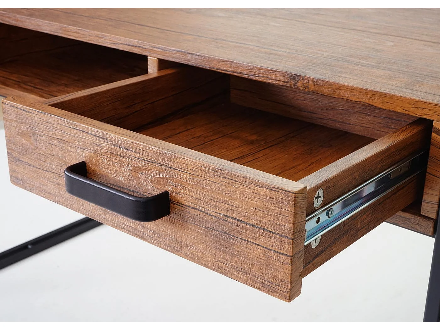 Bureau MCW-A27,  aspect chêne sauvage