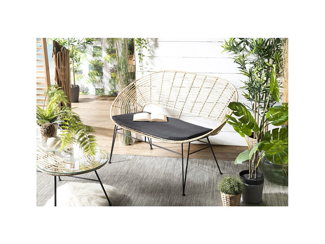 CAMILLE - Canapé 2 places rotin naturel NEWPORT coussin noir pieds métal