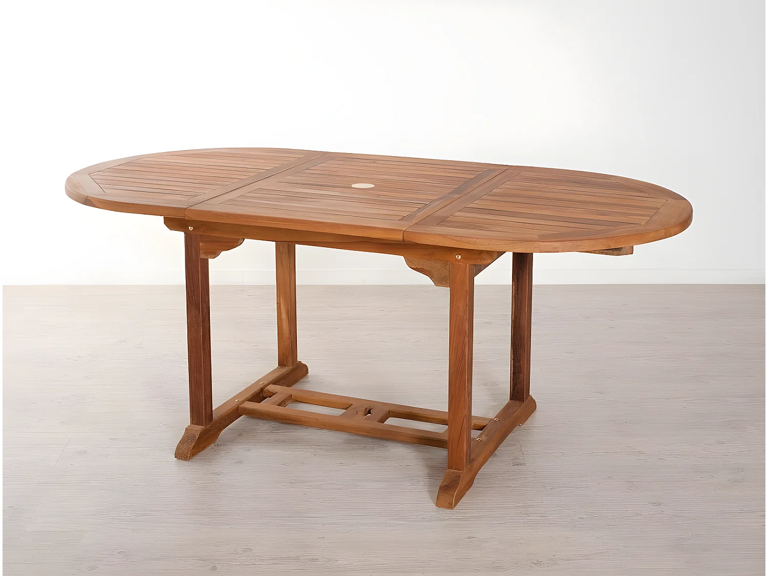 MAEVA - Table de jardin 4/6 pers. ovale ext. 120/180cm bois Teck huilé