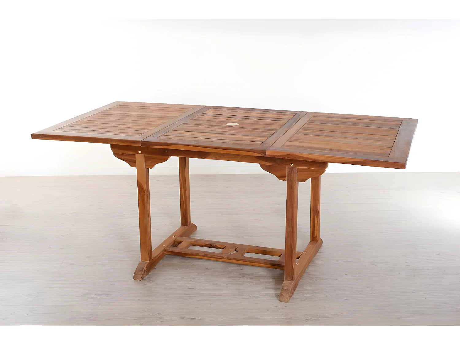 MAEVA - Table de jardin 4/6 pers. Rect. Ext. 120/180cm bois Teck huilé