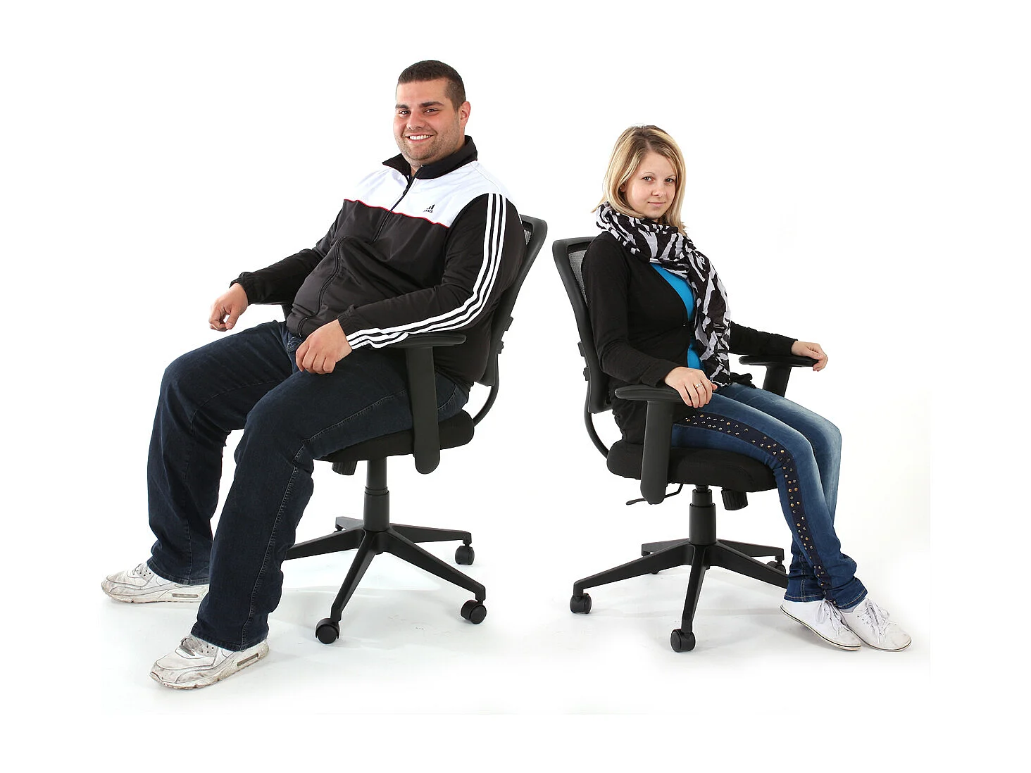 Silla de oficina profesional Chicago tela/textil,  negra con reposabrazos