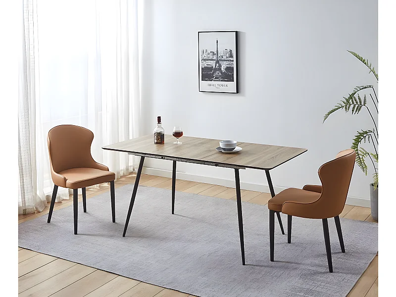 Conjunto de 2 cadeiras "Tina" em PU castanho e pés em metal preto para embelezar o seu interior