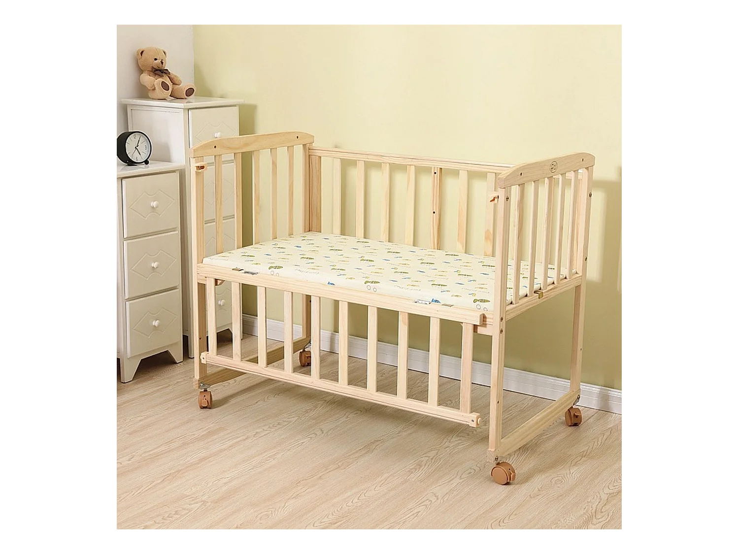 Lit bébé en placage MDF - Pin massif - teinte naturel pour matelas 100 x 55 cm