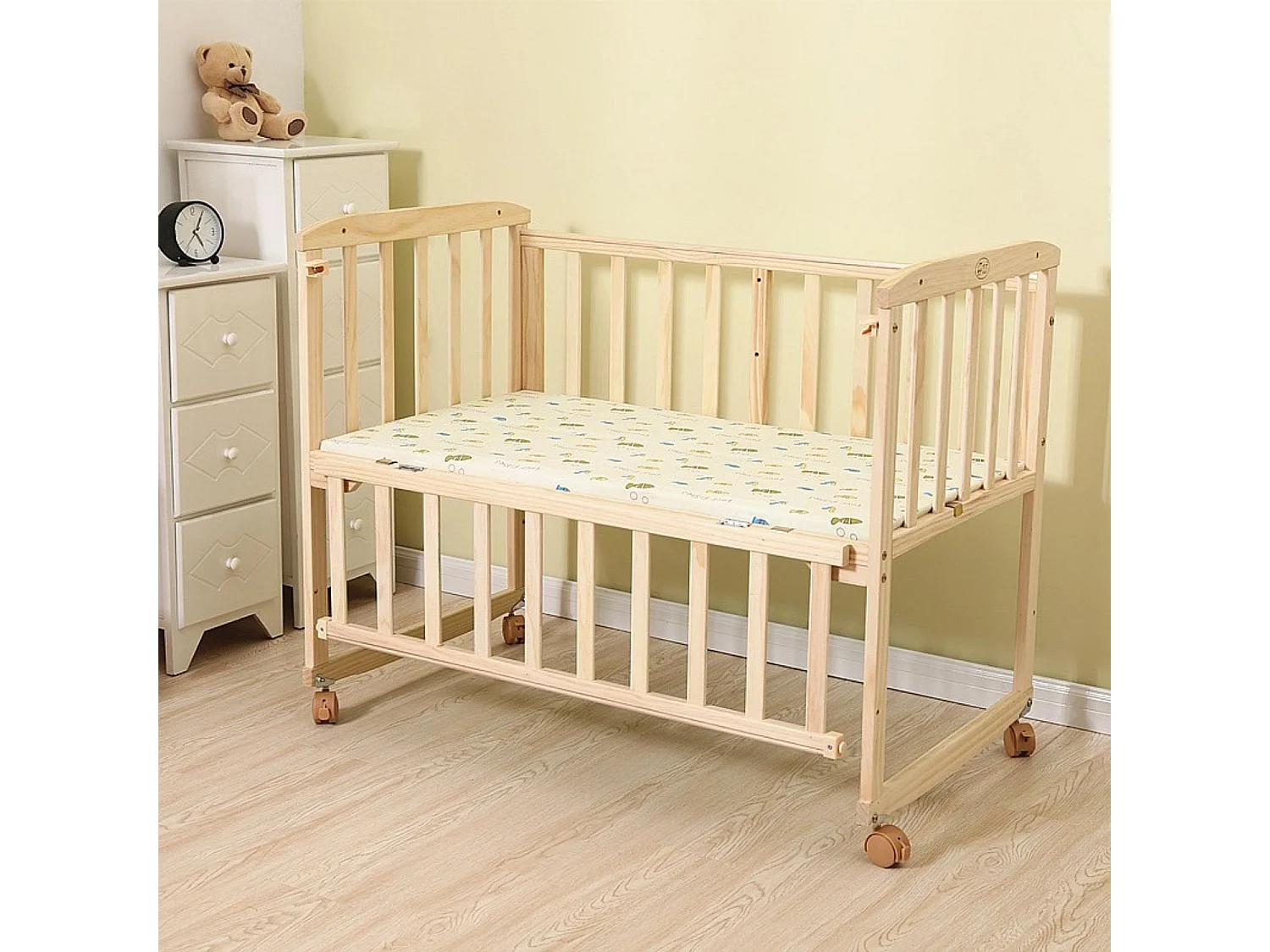 Lit bébé en placage MDF - Pin massif - teinte naturel pour matelas 100 x 55 cm