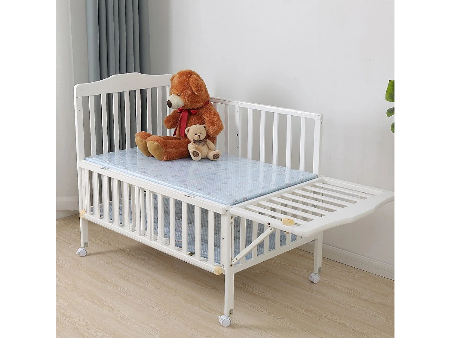 Grand lit bébé extensible en placage MDF