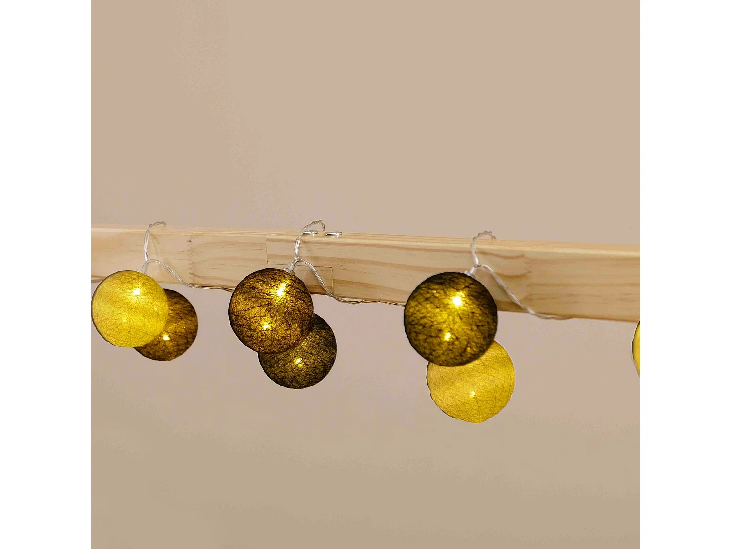 Guirlande LED AMICI à boules grises, guirlande lumineuse d'intérieur avec 20 boules, coloris gris/blanc/brun