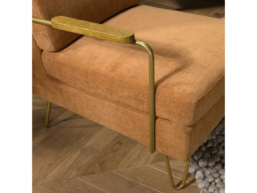 AGATHE - Fauteuil lounge accoudoirs bois, pieds doré et tissu orange