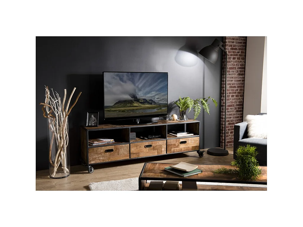 SIXTINE - Meuble TV à roulettes marron 3 tiroirs 3 niches teck recyclé et métal noir