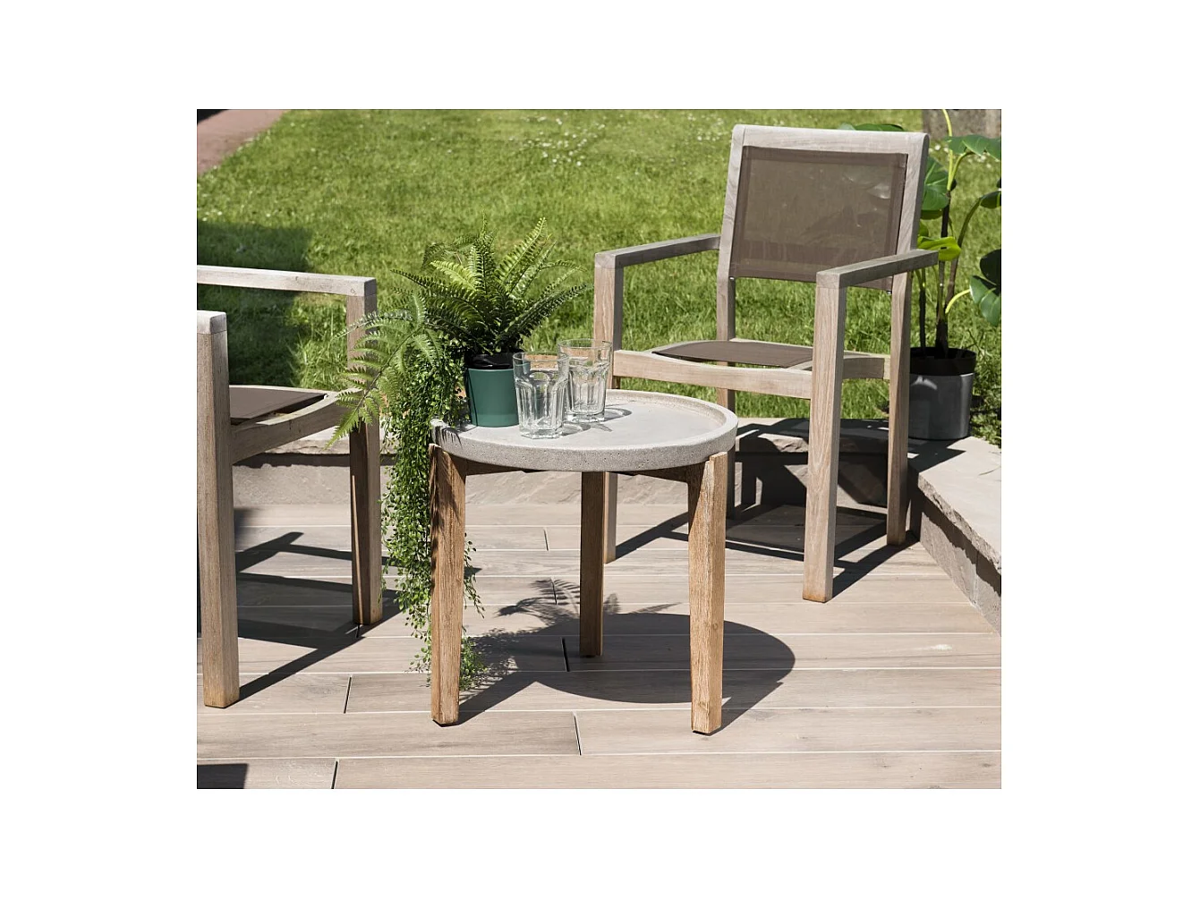 HECTOR - Table d'appoint de jardin ronde béton 50x50 cm pieds en bois acacia