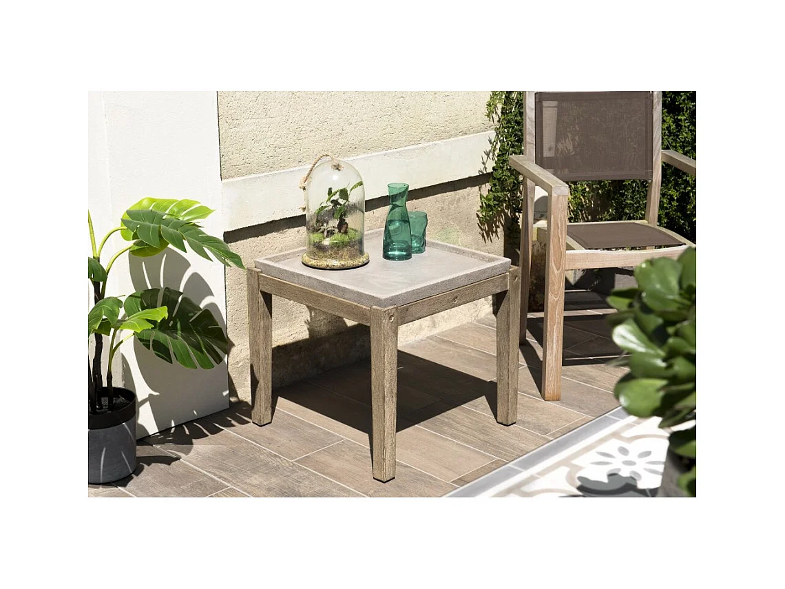 HECTOR - Table d'appoint de jardin béton 53x53 cm et pieds bois Acacia