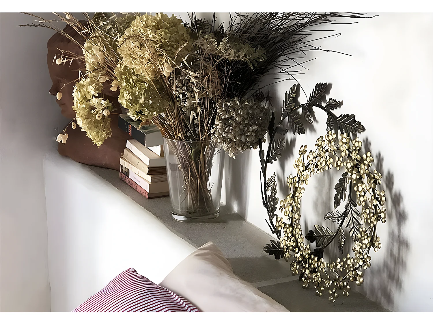 Couronne murale de pétales en métal