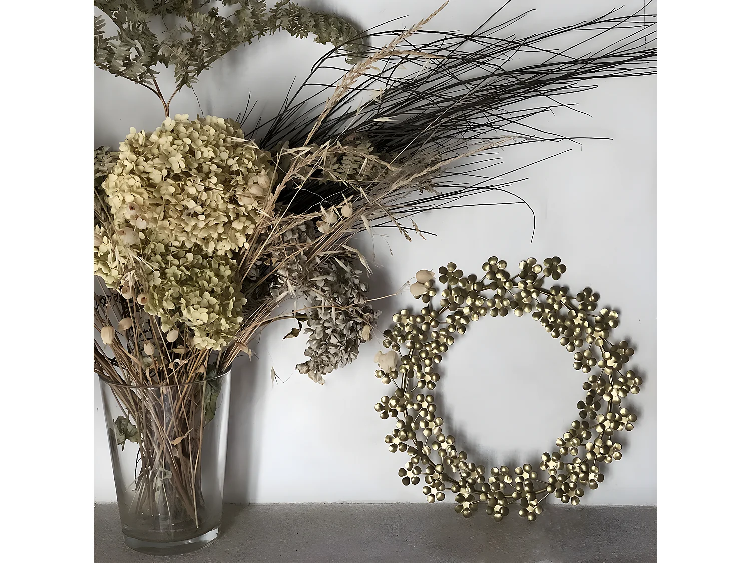 Couronne murale de pétales en métal