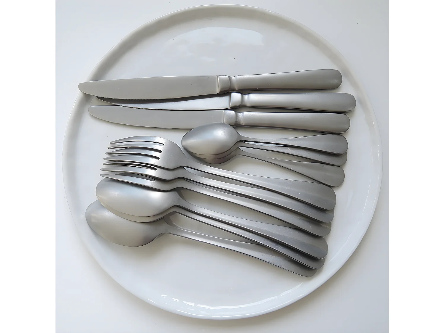 Cubertería 16 piezas de acero inoxidable gris