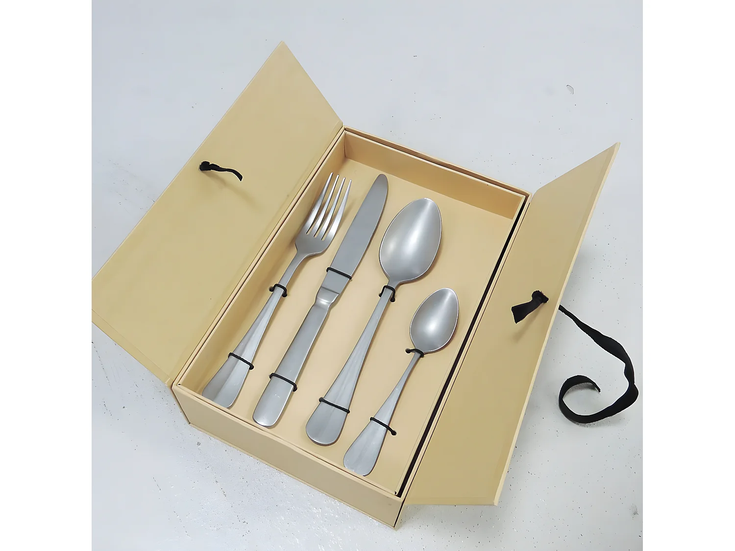 Cubertería 16 piezas de acero inoxidable gris