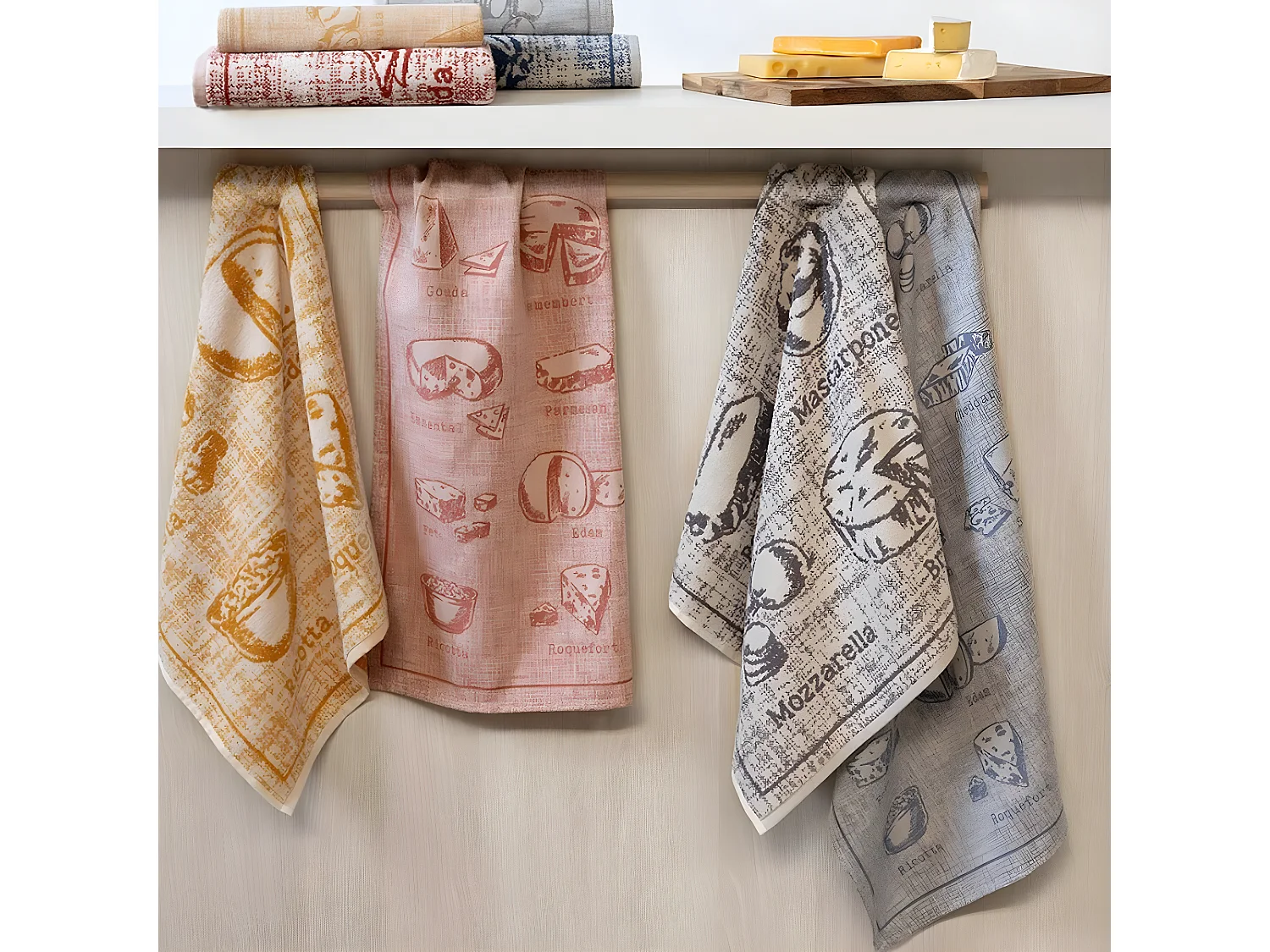 Torchon rouge imprimé Fromages 50 x 70 cm