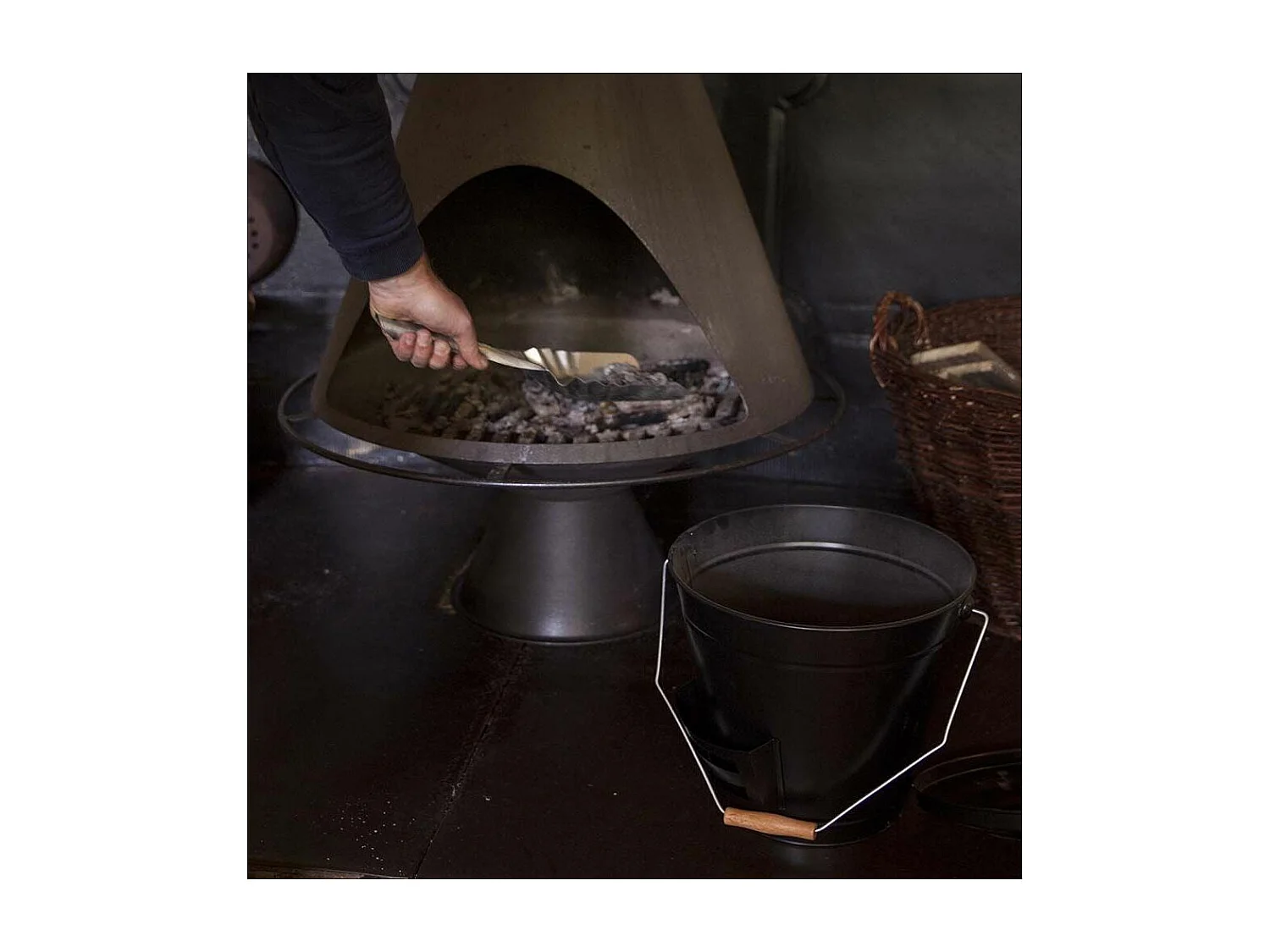 Seau à cendres avec pelle