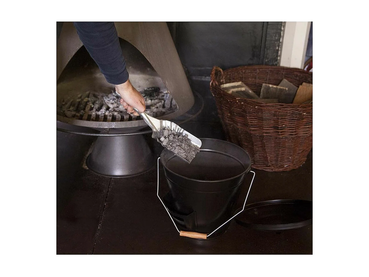 Seau à cendres avec pelle