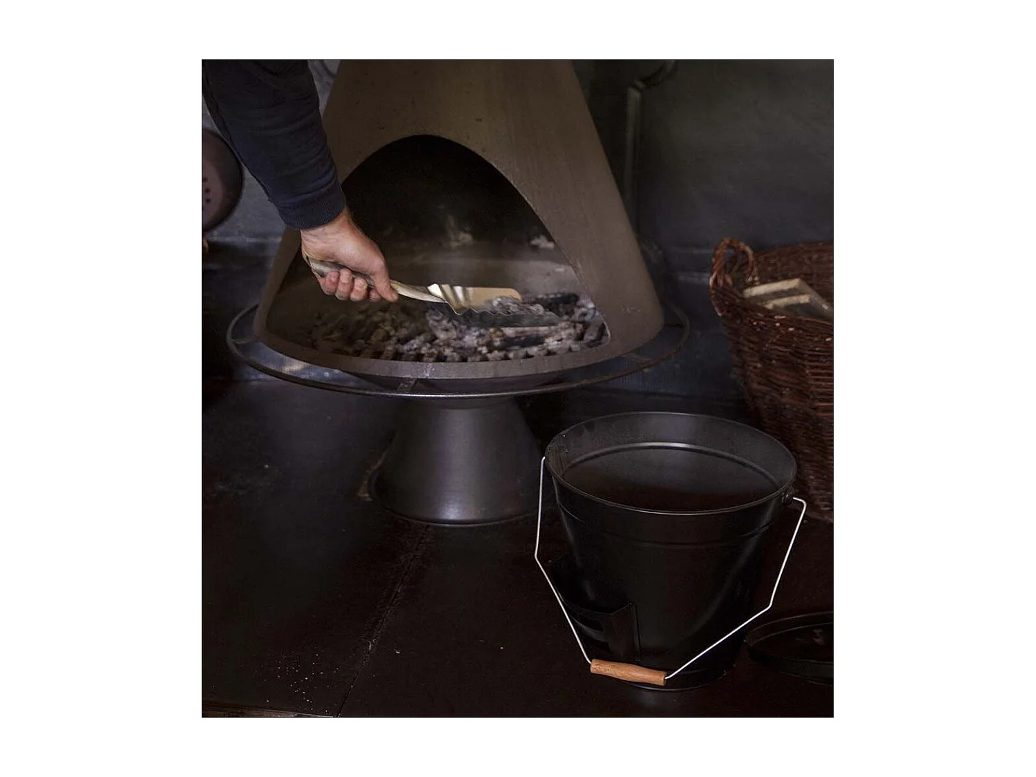 Seau à cendres avec pelle