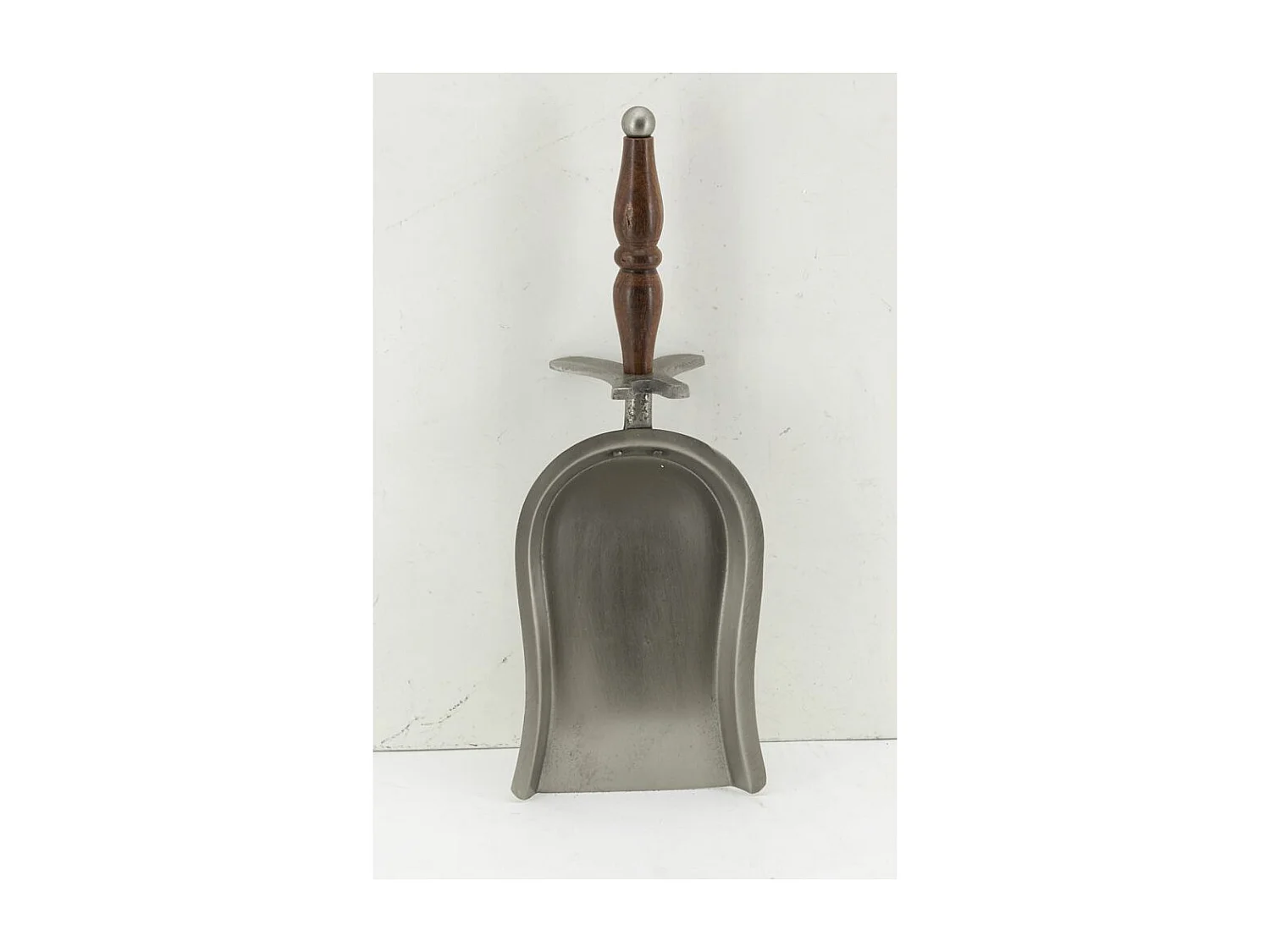 Pelle et balayette pour cheminée en étain et bois (Lot de 2)