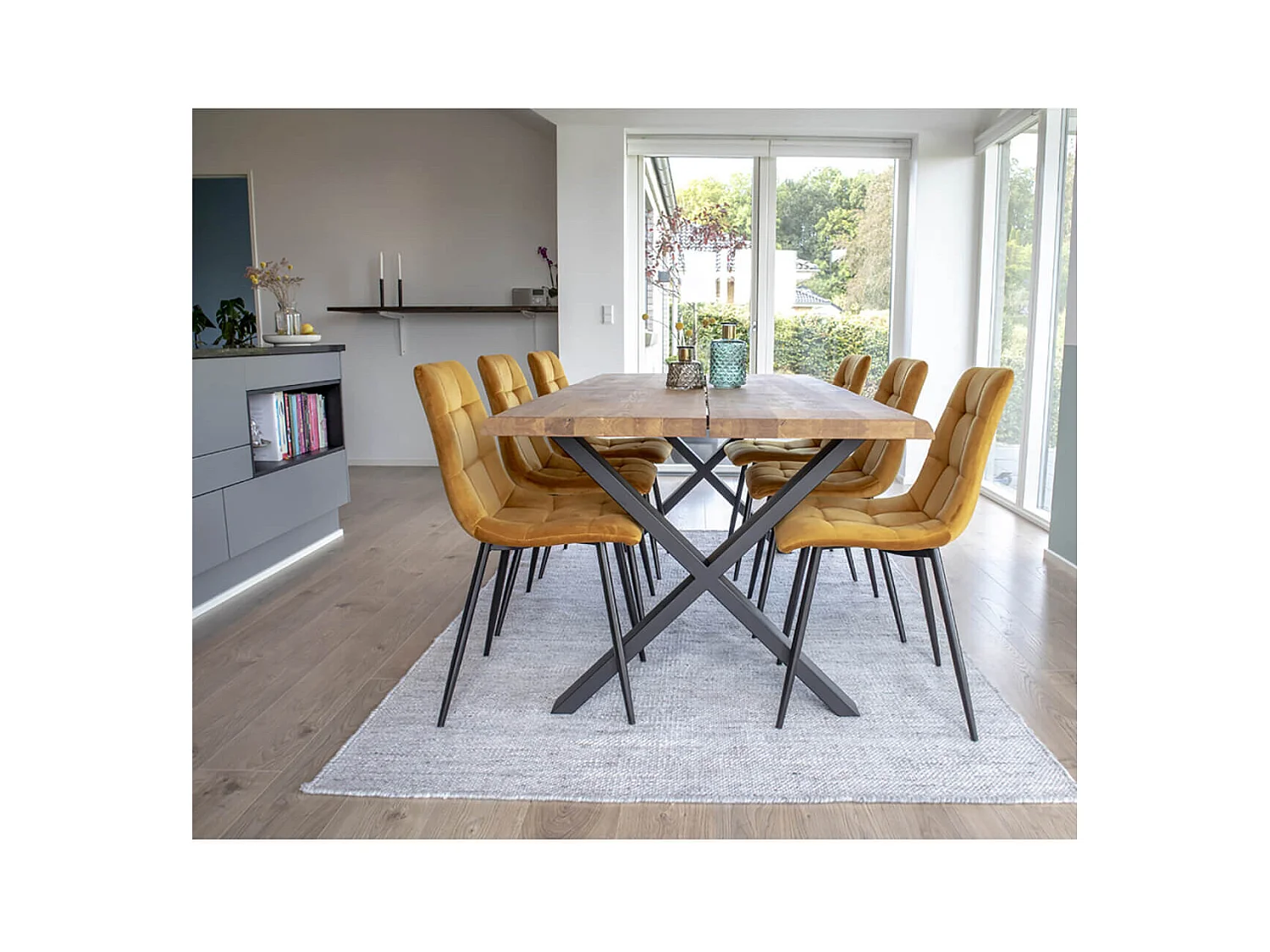 STRIB - Lot de 4 Chaises Velours Jaune et Piétement Acier