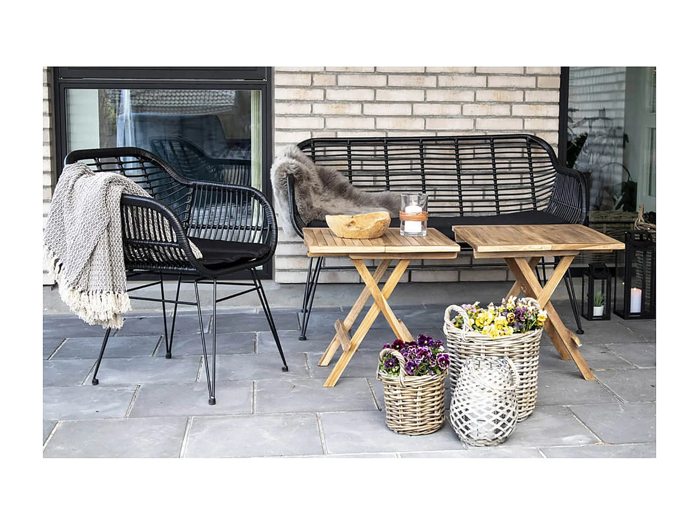 PILA - Lot de 2 Fauteuils Rotin Synthétique Noir et Pieds Acier