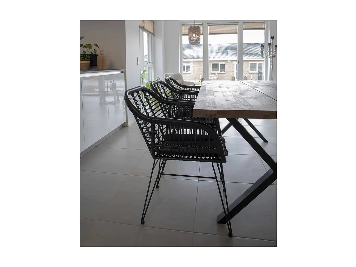 PILA - Lot de 2 Fauteuils Rotin Synthétique Noir et Pieds Acier