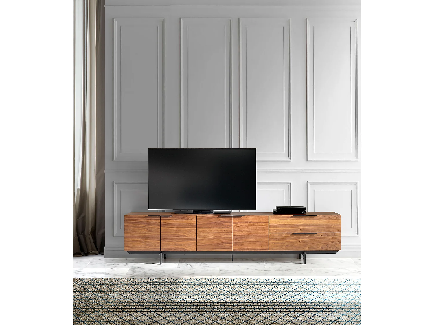 Mueble TV - MDF y chapa natural de MDF y chapa natural de nogal, 220x42x55 cm - RESEC