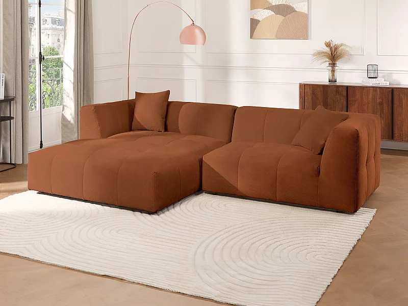 Vänstervänd vinkelsofa i finribbad sammetsvelour i terrakotta NAEMIA från Maison Céphy