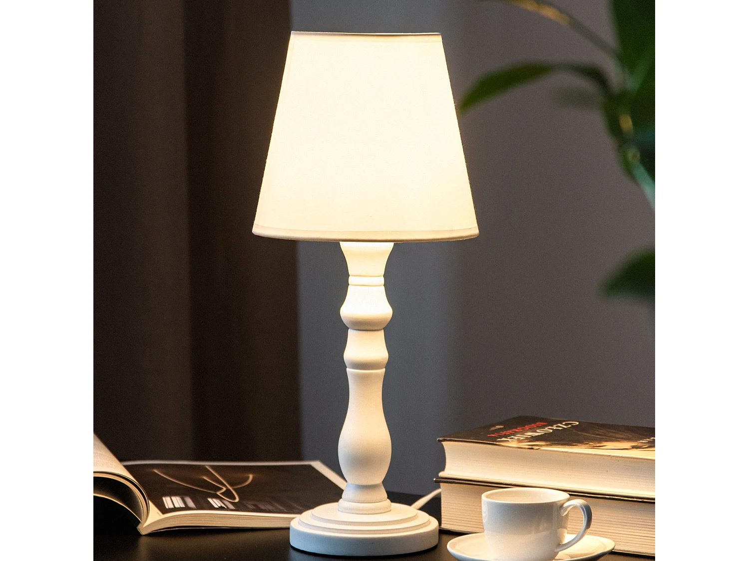 Klassische Tischlampe - Weiß - GITTA