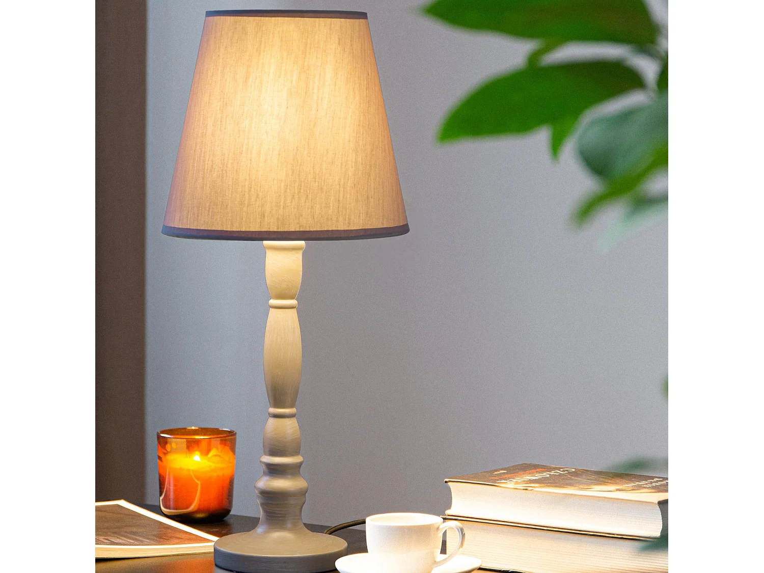 Klassische Tischlampe - Beige - GITTA