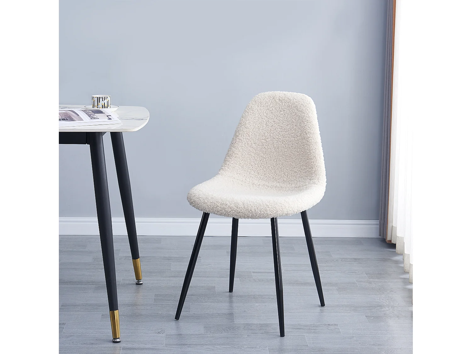 Lot de 4 chaises scandinaves en métal et tissu beige