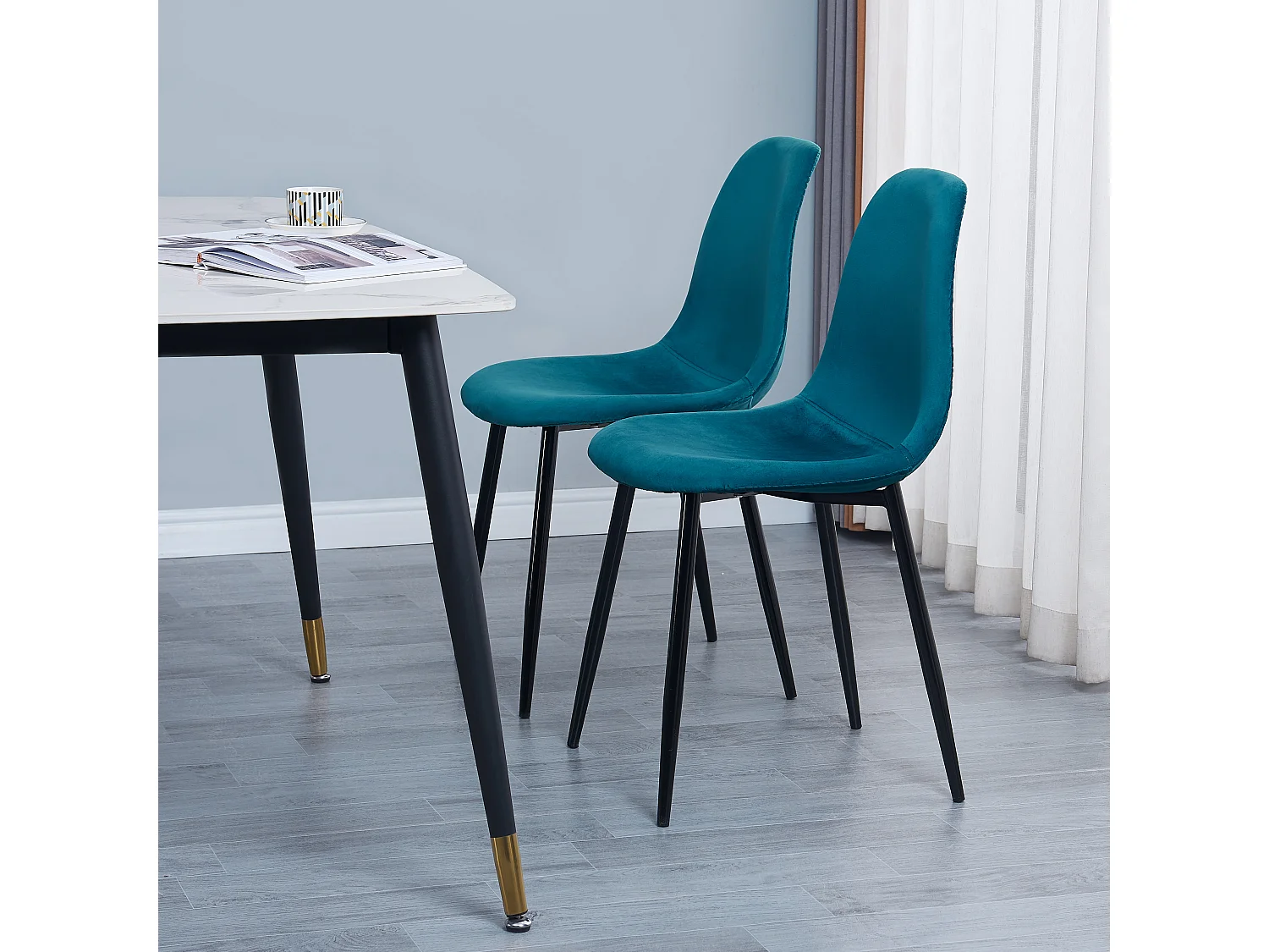 Lot de 4 chaises scandinaves en métal et velours bleu canard