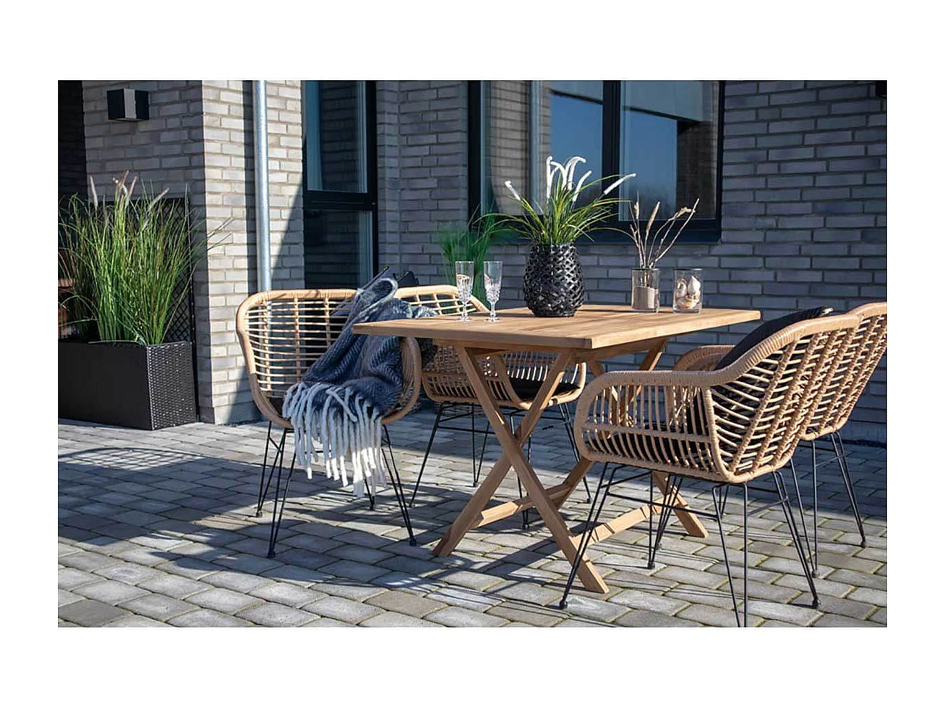 PILA - Lot de 4 Fauteuils Rotin Synthétique Naturel et Pieds Acier