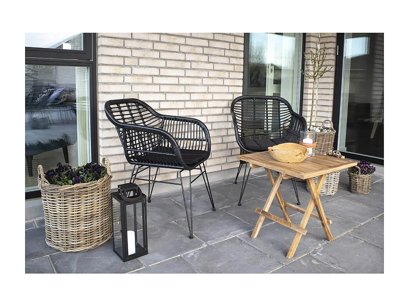 PILA - Lot de 4 Fauteuils Rotin Synthétique Noir et Pieds Acier