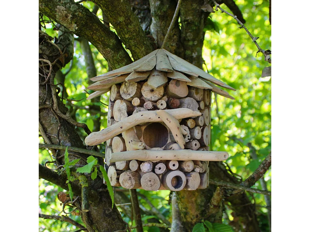 Nichoir demi-rond en bois d'albésia à accorcher