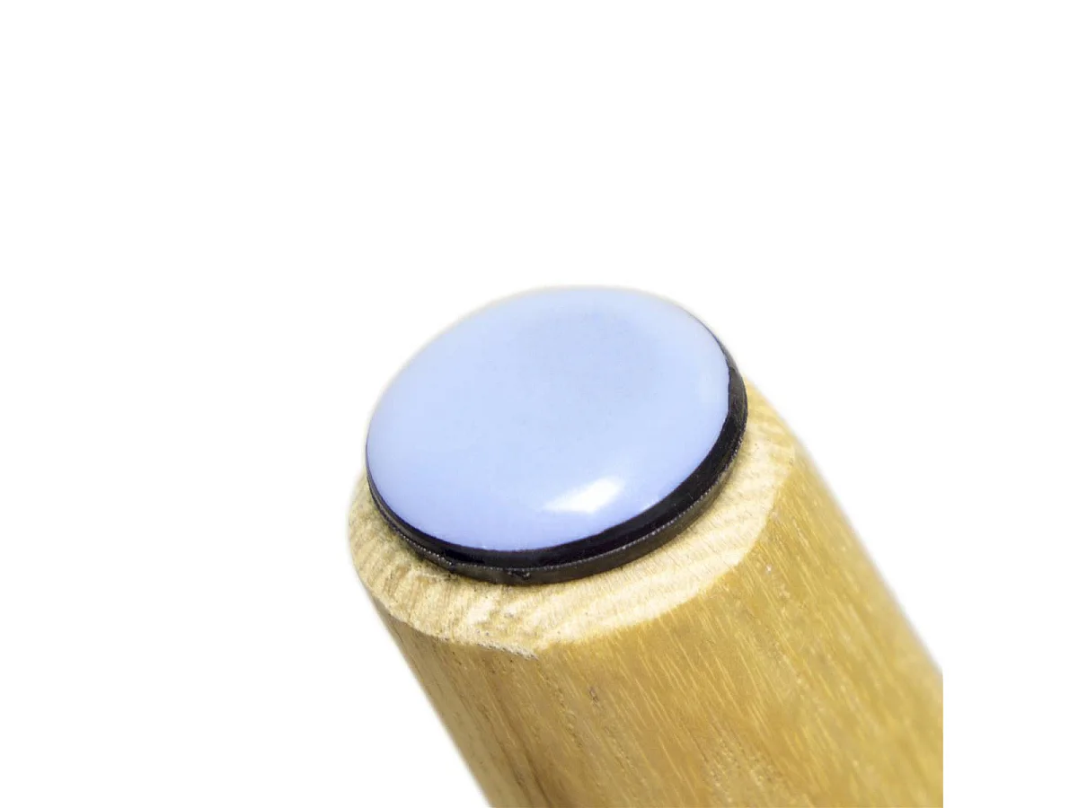 Basi chaise tissu rouge, pieds frêne clair